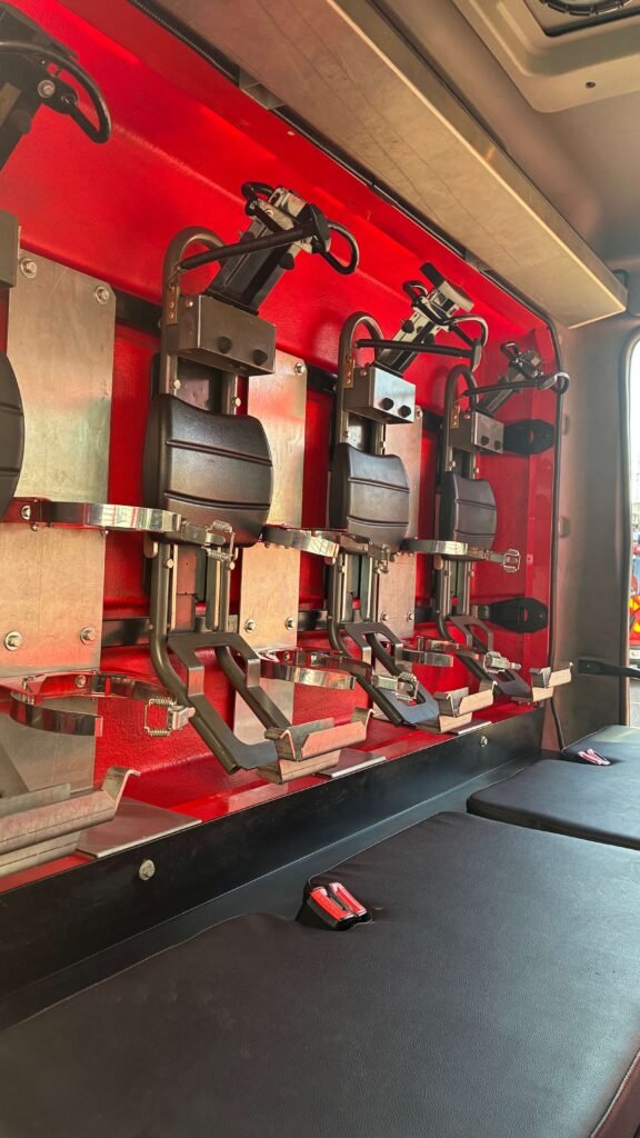 Supports d'appareils respiratoires dans camion de pompiers