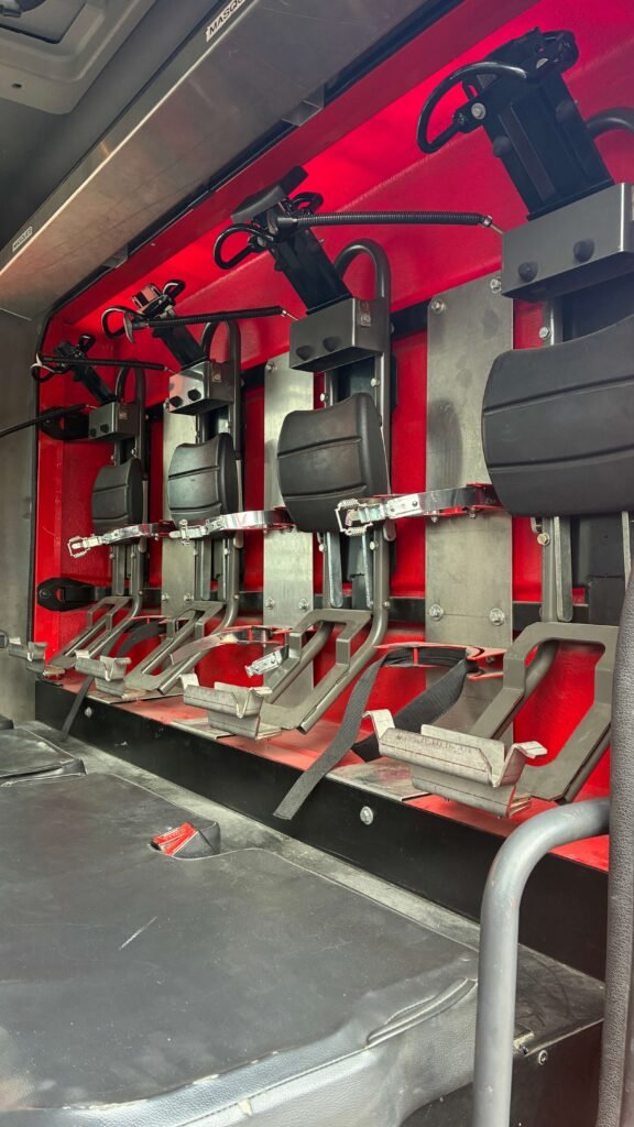 Supports d'appareils respiratoires dans camion de pompiers