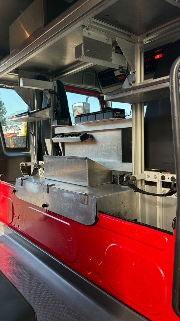 Compartiment métallique d’un camion de pompiers