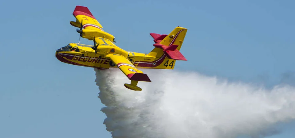 canadair de la mer aux flammes