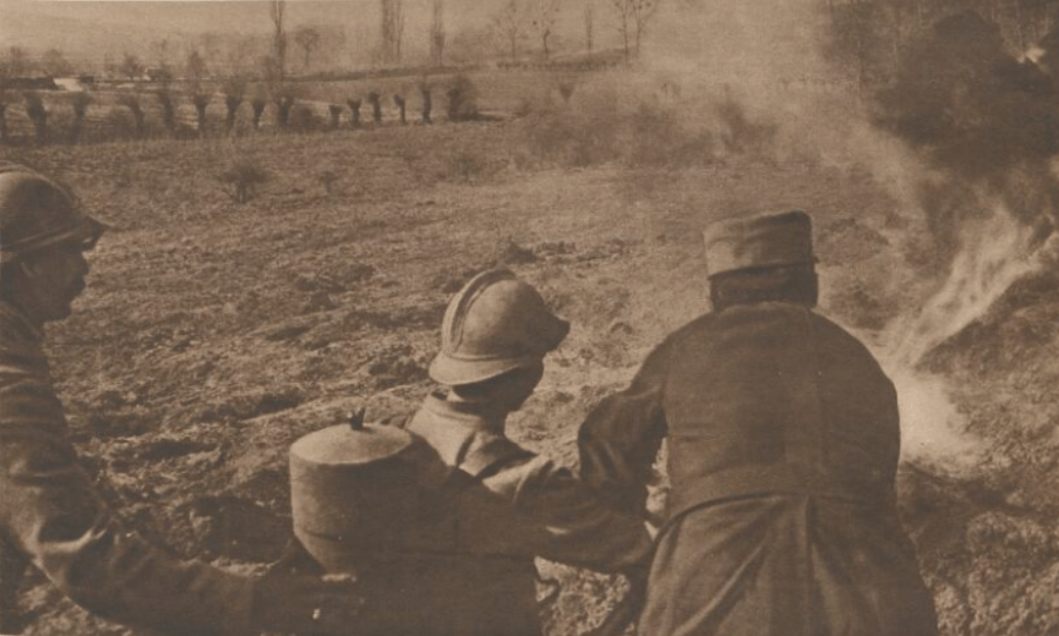 miroir 7 juillet 1917 p.7Le Miroir, n° 188, le 1er juillet 1917, page 7, « L’ennemi nous a contraints à la guerre du feu ».