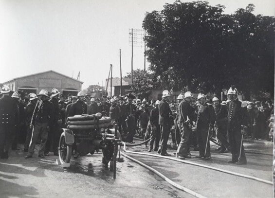 motopompe pontoiseMusée départemental des sapeurs-pompiers du Val-d’Oise, « Manœuvre de la nouvelle motopompe de Pontoise » (vers 1923).